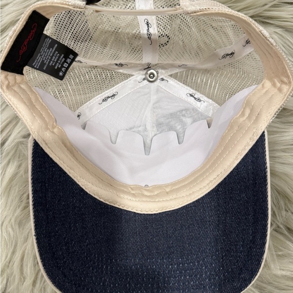 Ed Hardy Embroidered Battle
Skull - Khaki SnapBack Cap - Picture 11 of 16